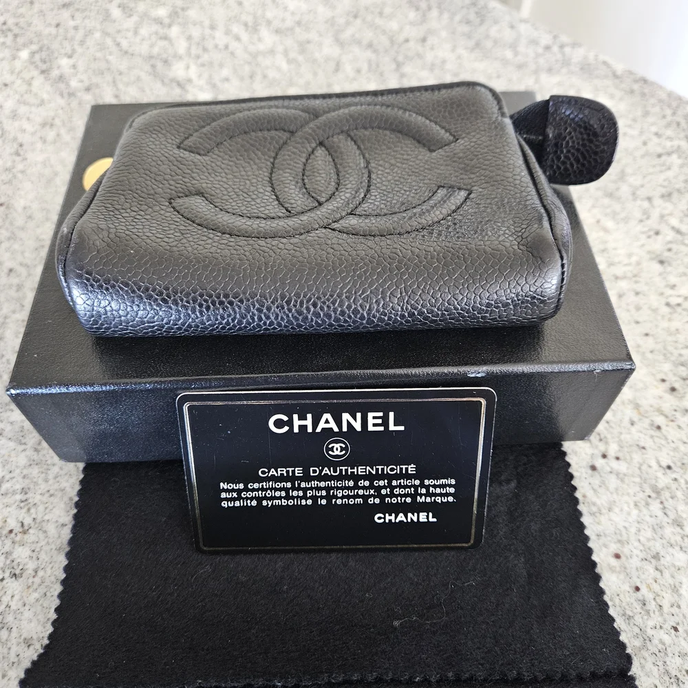Chanel Black Leather W Zipper Small Wallet Pre Loved . Super Clean - Picture 2 of 11